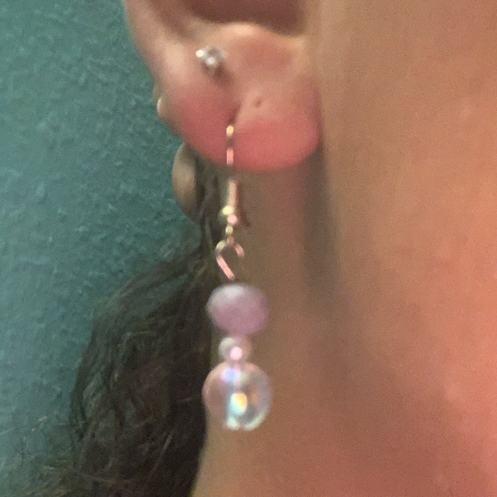Purple beaded earring - Picture 2 of 3